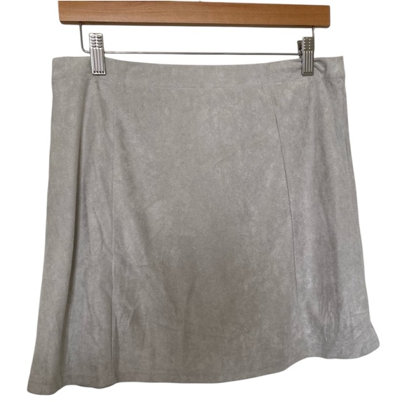 HYFVE Faux Suede Lace-Up Skirt, Light Gray, Large  Fall Winter Bow Skater Skirt - Picture 2 of 5